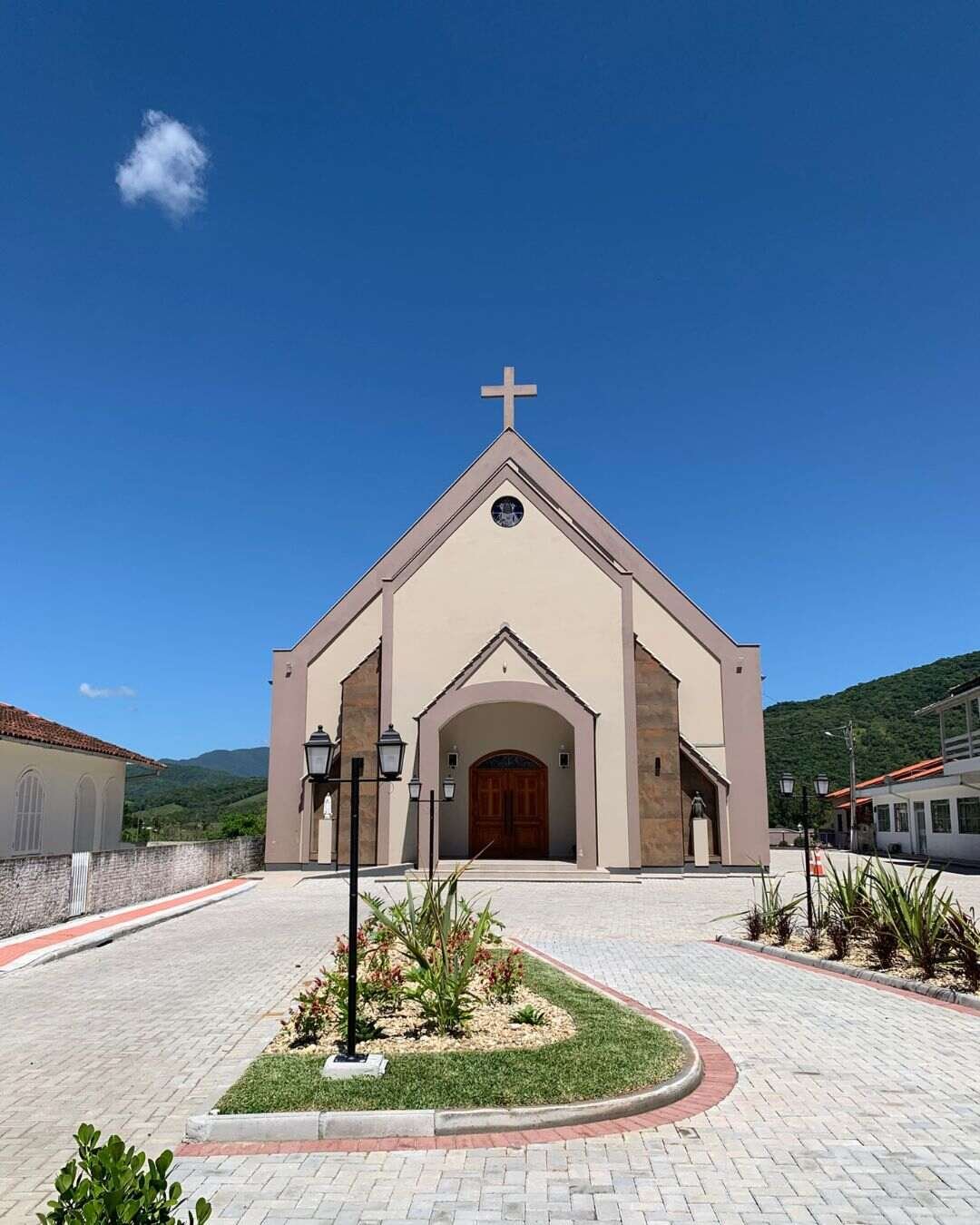 Imagem da Igreja no centro de Paulo Lopes-SC